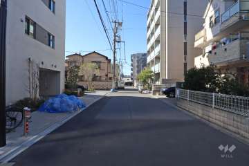 敷地北側の前面道路