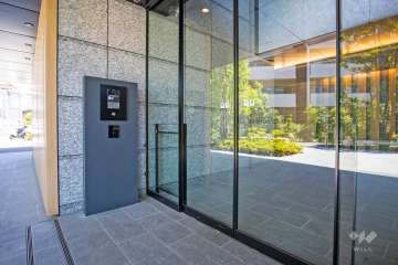 エントランスはオートロック付きです。