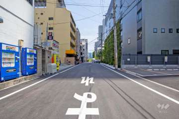 敷地東側の前面道路（北側から）