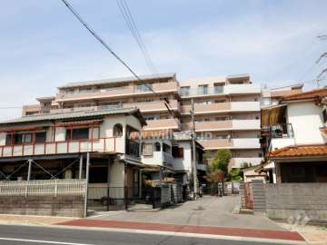 ユニーブル雲雀丘の外観（南側から）