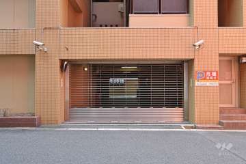 駐車場の出入り口（ゲート付き）