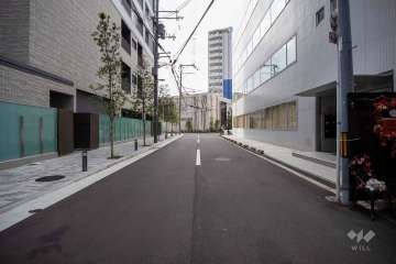 敷地北側の前面道路（東側から）