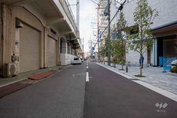 敷地南側の前面道路（東側から）