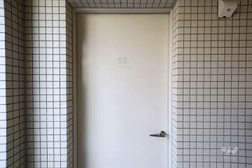 メールコーナーの出入口