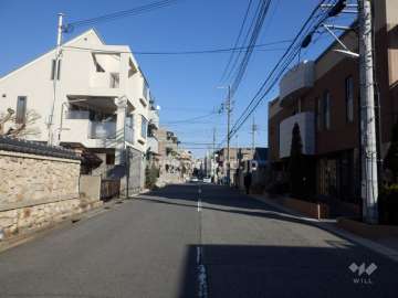 敷地北側の前面道路
