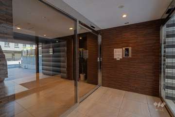 エントランスはオートロック付きです。