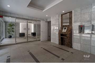 エントランスはオートロック付きです。