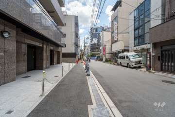 敷地の西側前面道路（北側から）