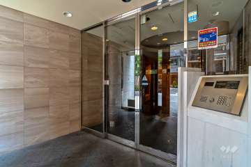 エントランスはオートロック付きです。