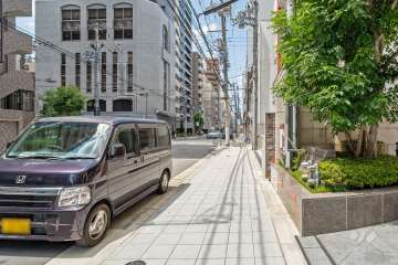 敷地南側の前面道路（東側から）