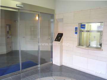 エントランスはオートロック付きです。