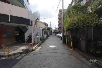 敷地南側の前面道路