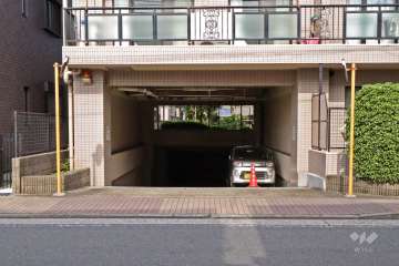 駐車場の出入り口