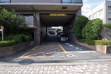 駐車場の出入り口