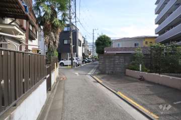 敷地北東側の前面道路　