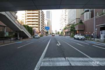 敷地東側の前面道路（ミューザ通り）