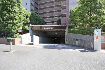 駐車場の出入り口