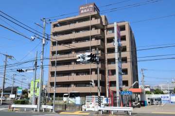 グランイーグル鹿島田2の外観（南側から）