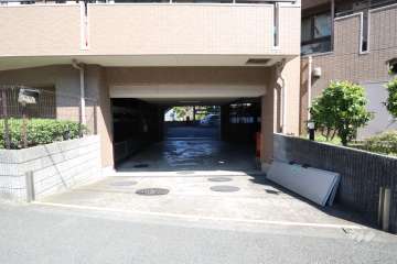 駐車場の出入口