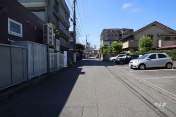 敷地北東側の前面道路