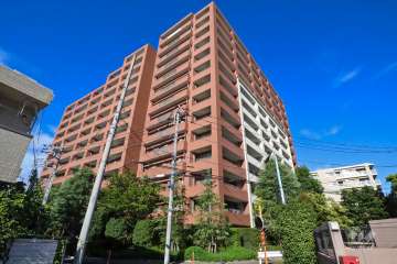 パークホームズ新川崎フォレストコートの外観(南西側から)