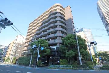 グリフィン川崎西口参番館の外観（南西側から）