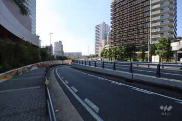 敷地南東側の前面道路　