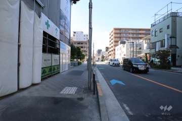 敷地北側の前面道路（東側から）