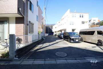 敷地北東側の前面道路