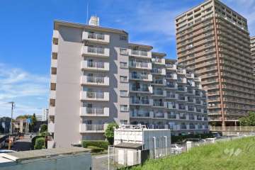 多摩川サンハイツの外観（南東側から）