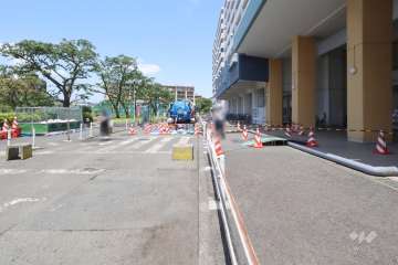 敷地西側の前面道路（南側から）