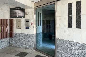 エントランスはオートロック付きです。