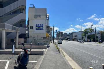 敷地西側の前面道路　