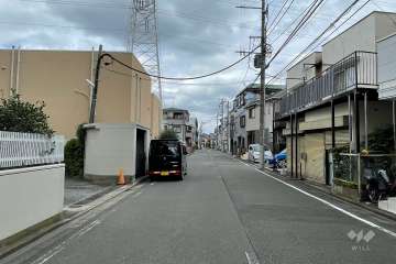 敷地東側の前面道路
