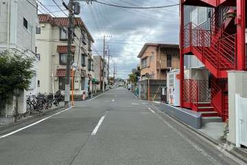 敷地東側の前面道路
