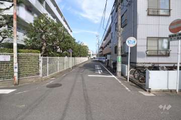 敷地東側の前面道路