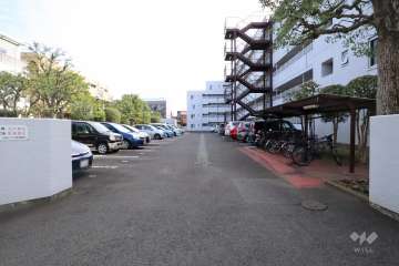 敷地内駐車場（屋外平面式）