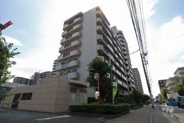 フェアロージュガーデンズ川崎の外観（北西側から）
