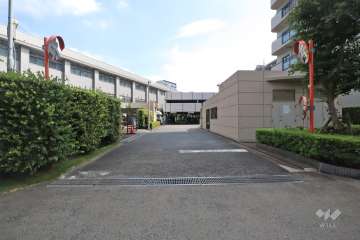 駐車場の出入り口