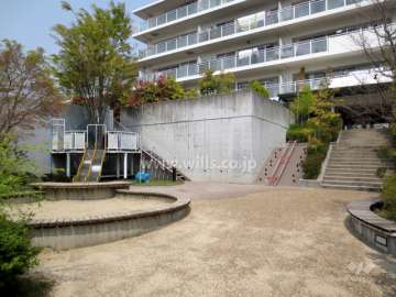 A棟南側の敷地内の公園