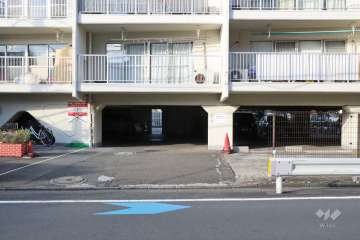 駐車場の出入り口　