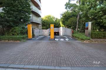 駐車場の出入り口