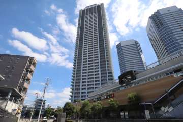 パークタワー新川崎の外観(北西側から)