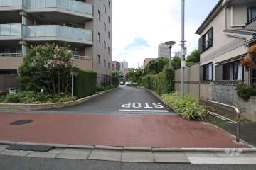 駐車場の出入り口