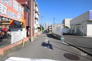 敷地南側の前面道路