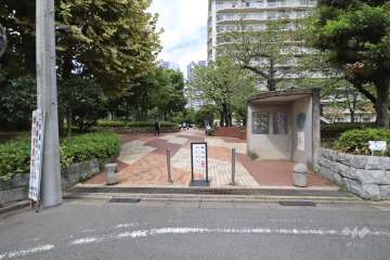 敷地入り口　