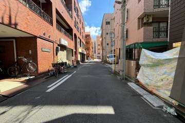 敷地南側の前面道路