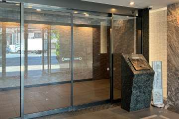 エントランスはオートロック付きです。