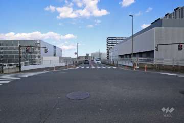 敷地北側の前面道路（東側から）