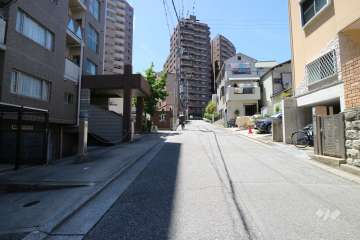 敷地北側の前面道路